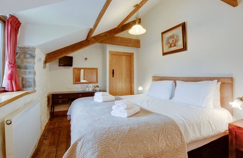 Port Talbot House | The Barn - Four Bedroom House, Sleeps 9