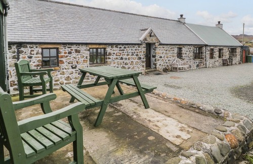 Staffin Cottage | THE BARN, pet friendly, character holiday cottage in Staffin