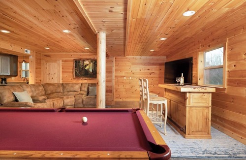 Dandridge Cabin | The Barn