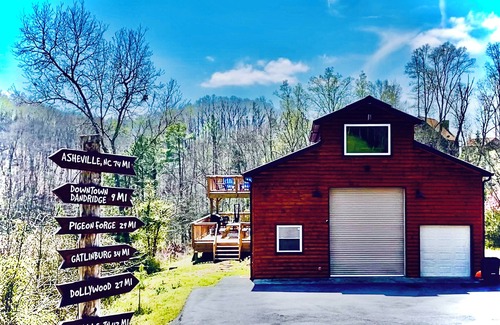 Dandridge Cabin | The Barn