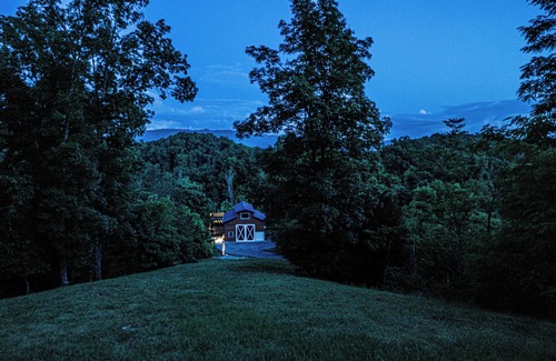 Dandridge Cabin | The Barn