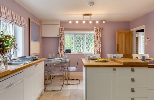 Woofferton House | The Barracks - Cottage