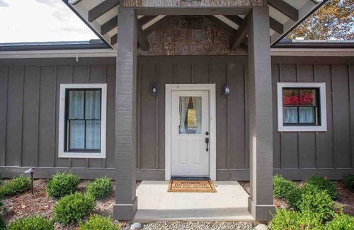 Scaly Mountain Cottage | The Barrel Room Cottage - Mountain Vineyard Getaway