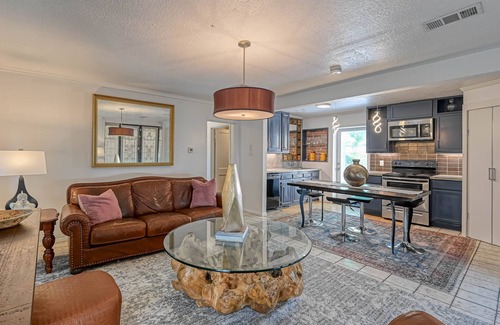 Garden Oaks House | The Barry 2BR 2BA House in the Heart of Oak Forest