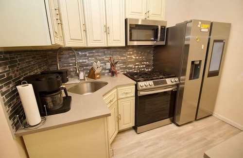Bedford-Stuyvesant House | The Barton – Cozy Renovated Home in Brooklyn (3A)