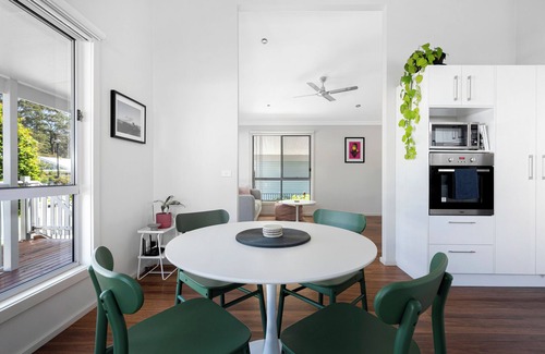 St. Georges Basin House | The Basin Breeze Retreat (Pet Friendly)