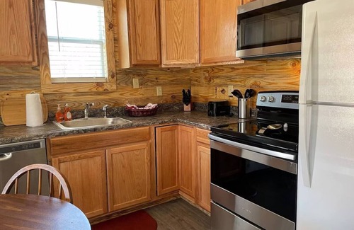 Tie Plant Cabin | The Bass Shack-2 bedroom cabin w spacious parking