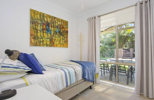 Cunjurong Point House | The Batch only a short walk to Green Island