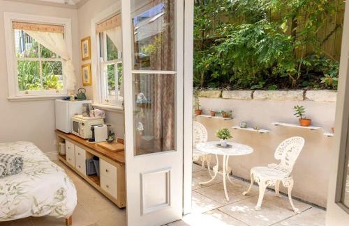 Waverton House | The Bath House cosy &luxe garden Cottage near CBD