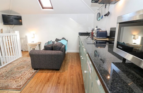 Blockley House | THE BATH HOUSE, pet friendly, with a garden in Blockley