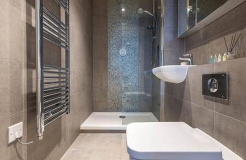 Queenstown Apartment | The Battersea Pad