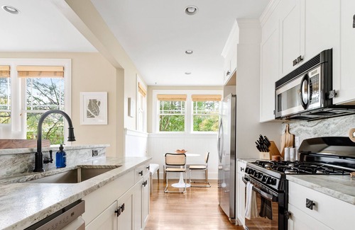 South of Broad Condo | The Battery Place 2br/2ba