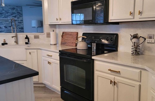 San Antonio House | The Baxter Station is your next stop!