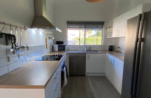 Torquay House | The Bay 44 is a 4 bedroom home, near the beach.