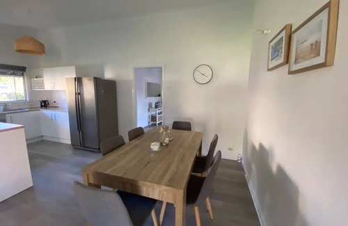 Torquay House | The Bay 44 is a 4 bedroom home, near the beach.