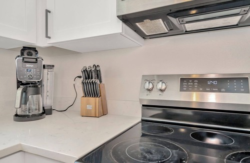 Bay Crest Park House | The Bay Beach House: Boat/Jetskis