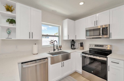 Bay Crest Park House | The Bay Beach House: Boat/Jetskis