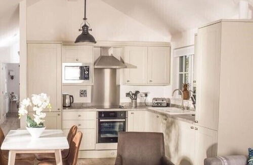 Freshwater Hotel | The Bay Colwell