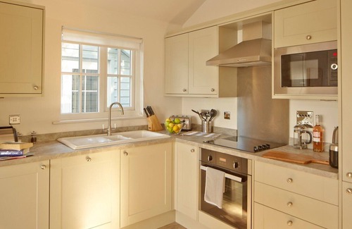 Freshwater Hotel | The Bay Colwell