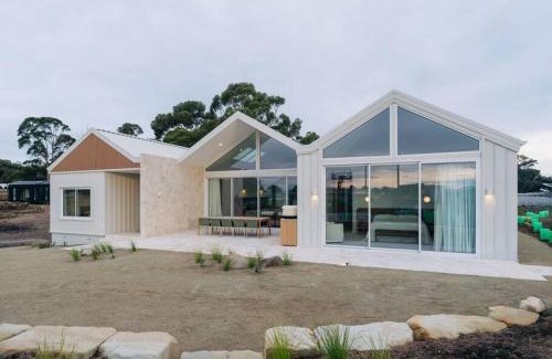 Opossum Bay House | The Bay House - Luxury house in Opossum Bay with fire pit and pizza oven