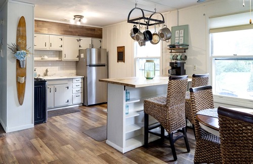 Williams Bay House | The Bay House - one block from Geneva Lake