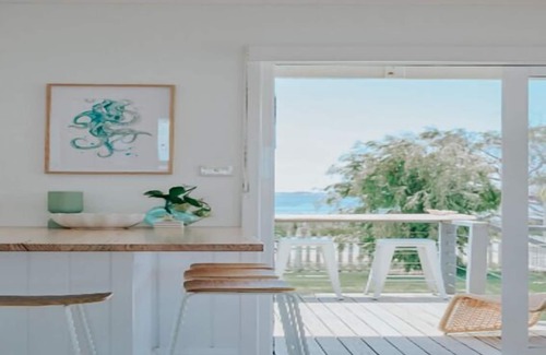 Robinson House | The Bay House - stay, relax and unwind