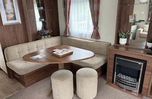 Aberystwyth House | The Bay Pearl 2 Bedroom Elegant Pet Free Stay at Clarach