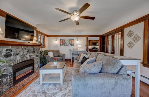 Bay View House | The Bayview Bungalow!: 5 Mins to Downtown