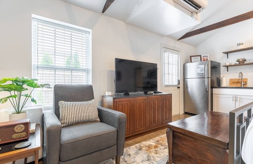 Buena Vista Apartment | The Bea Arthur - Charming Guest House Only 5 Minutes from Downtown