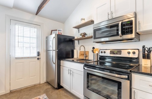 Buena Vista Apartment | The Bea Arthur - Charming Guest House Only 5 Minutes from Downtown