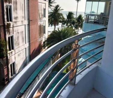 Ban Bang Saen Apartment | The Beach Bangsaen Condo 327/30