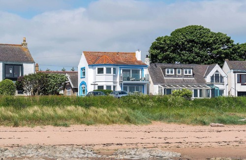 Carnoustie Ski Chalet | The Beach Boathouse - Sea Views & Golf Courses