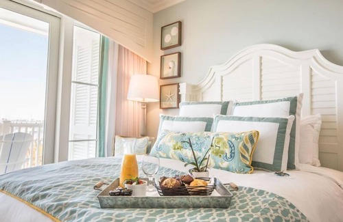 Charleston Hotel | The Beach Club at Charleston Harbor Resort and Marina
