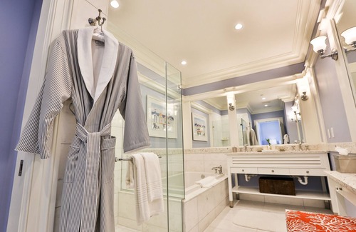 Charleston Hotel | The Beach Club at Charleston Harbor Resort and Marina