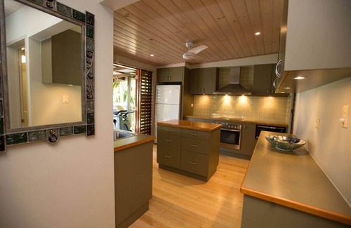 Mission Beach House | The Beach Cottage - Absolute Beachfront