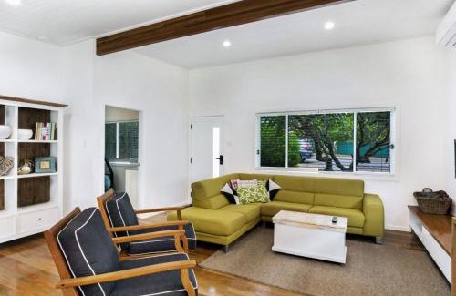 Fingal Bay House | The Beach House 13 Market Street