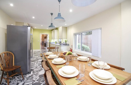 Grove Park Village Apartment | The Beach House Luxury Rooms
