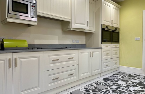 Grove Park Village Apartment | The Beach House Luxury Rooms