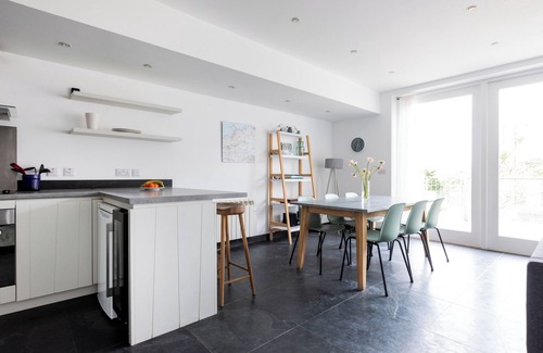 Polzeath Cottage | THE BEACH HOUSE, pet friendly, country holiday cottage in Polzeath