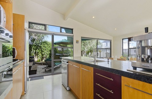 Ruakaka Cottage | The Beach House - Ruakaka Holiday Home
