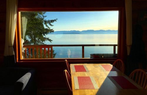 Gillies Bay House | The Beach House Texada - Waterfront Cabin
