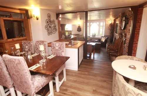 Rye Foreign House | The Beach Hut Room 4 - The Kings Head Rye