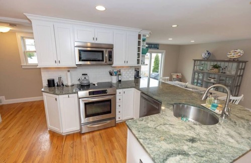 Old Saybrook House | The Beach life at Knollwood beach , Year round house short walk to the beach