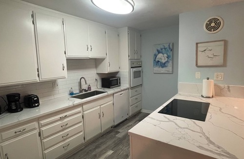Point Loma Heights Condo | The Beachbird - Near Seaworld, The Beach and Downtown! AC in rooms!