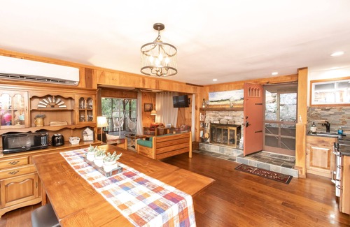 Fishers Hill Cabin | The Bear Den - Mountain Cabin w/Spectacular Views - AWD/4WD Required