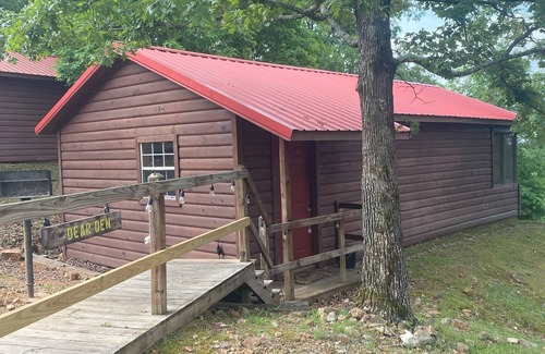 Mena Cabin | The Bear Den