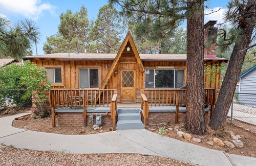 Sugarloaf Cottage | The Bear Escape - Mountain Charm And Is Perfect For Small Family Gatherings! Perfect Getaway! 3 Bedroom Cottage