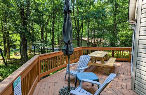 Albrightsville Ski Chalet | The Bear Foot Lodge by AvantStay Game Room Deck BeachLake Access