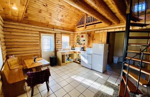 Twin Mountain Cabin | The Bear Lodge Cabin - A rustic retreat on the Ammonoosuc River