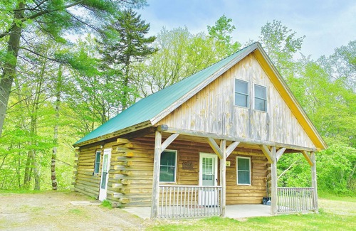 Twin Mountain Cabin | The Bear Lodge Cabin - A rustic retreat on the Ammonoosuc River